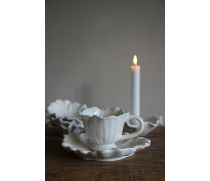 Blomstra mugg white grupp kuva