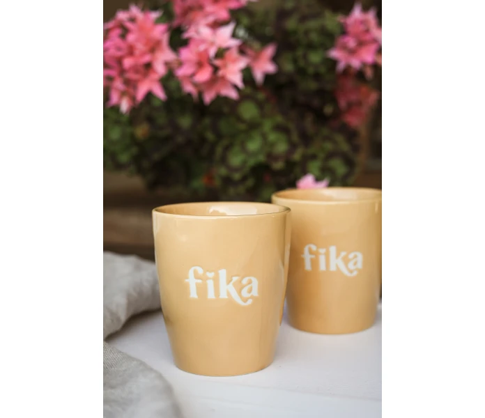 fika mugg ockra close up majas cottage kuva