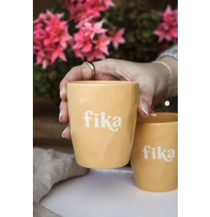 Muki tekstillä kuva