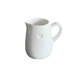 Maitokannu valkoinen kuva