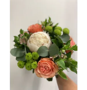 Kesäinen pionikimppu kuva