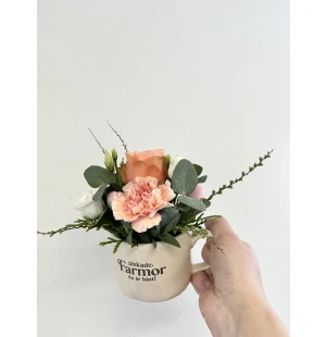 Muki kukka-asetelmalla kuva