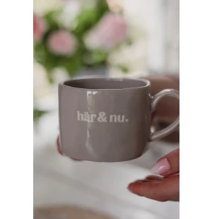 Muki tekstillä kuva