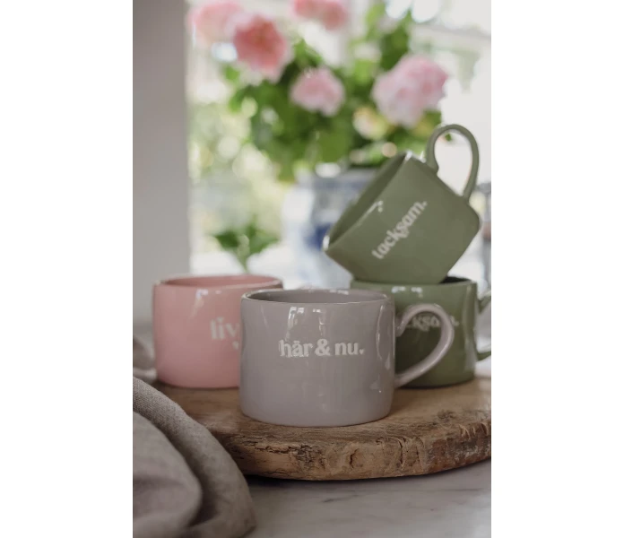 feelgood mugg har och nu gra majas cottage kuva